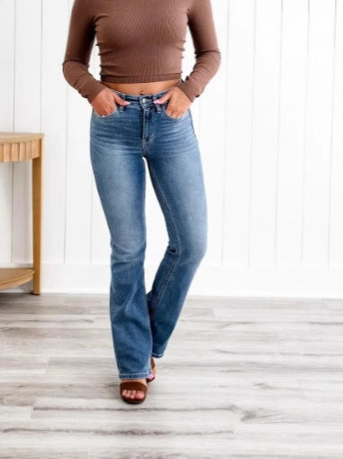 Women's plus-size stretch denim pants that flatter and slim the figure