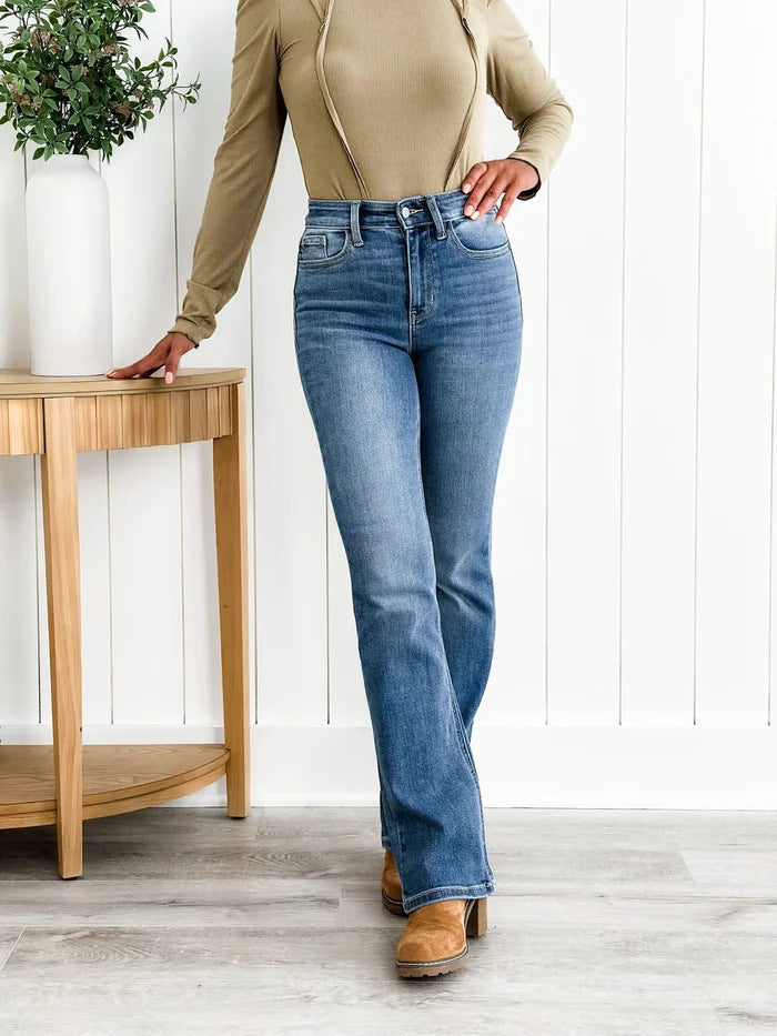 Women's plus-size stretch denim pants that flatter and slim the figure